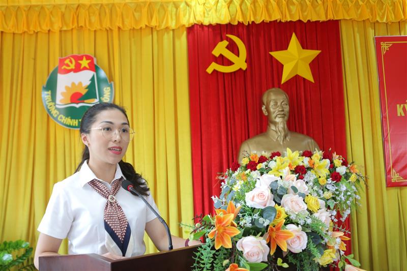Đồng chí Trần Diệp Mỹ Dung - Phó Bí thư Tỉnh đoàn Lâm Đồng tham luận “Chủ nghĩa anh hùng cách mạng trong chiến thắng Điện Biên Phủ, ý nghĩa đối với công tác giáo dục chính trị, tư tưởng hiện nay”.
