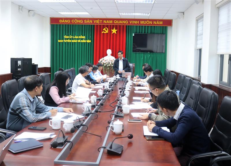 Quang cảnh cuộc họp