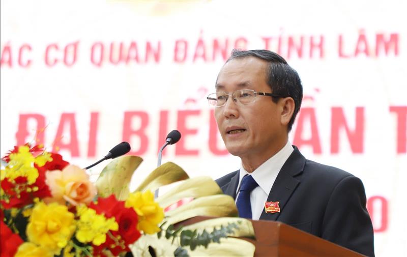 Đồng chí Huỳnh Ngọc Anh, Ủy viên Ban Thường vụ Tỉnh ủy, Trưởng Ban Nội chính Tỉnh ủy, Phó Bí thư Thường trực Đảng ủy, tiếp thu, giải trình các chỉ tiêu chủ yếu trong dự thảo nghị quyết