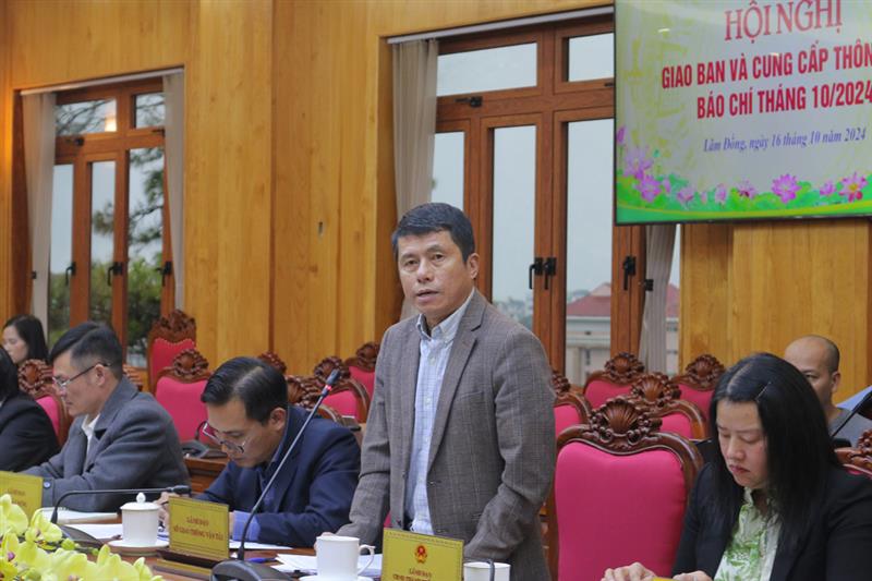 Đại diện lãnh đạo Sở Giao thông Vận tải thông tin về kế hoạch sửa chữa, gia cố, thay thế hơn 100 cây cầu yếu, nguy hiểm trên địa bàn tỉnh
