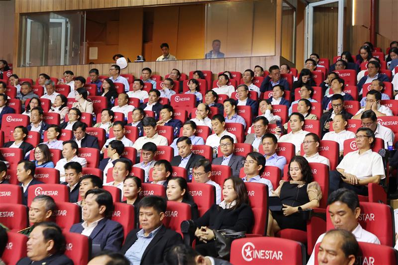 Các đại biểu tham dự hội nghị trực tiếp