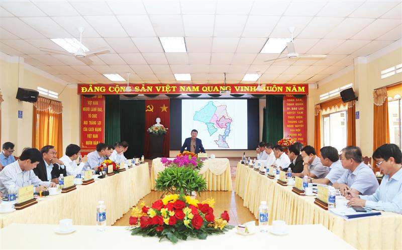 Quang cảnh buổi làm việc