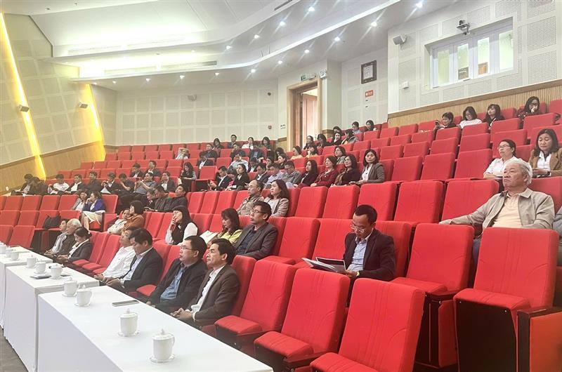 Các đại biểu tham dự hội nghị tại điểm cầu Trung tâm hành chính tỉnh
