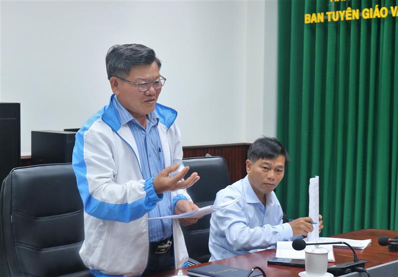 Đồng chí Nguyễn Hữu Khánh, Phó Trưởng Ban Tuyên giáo và Dân vận Tỉnh ủy phát biểu