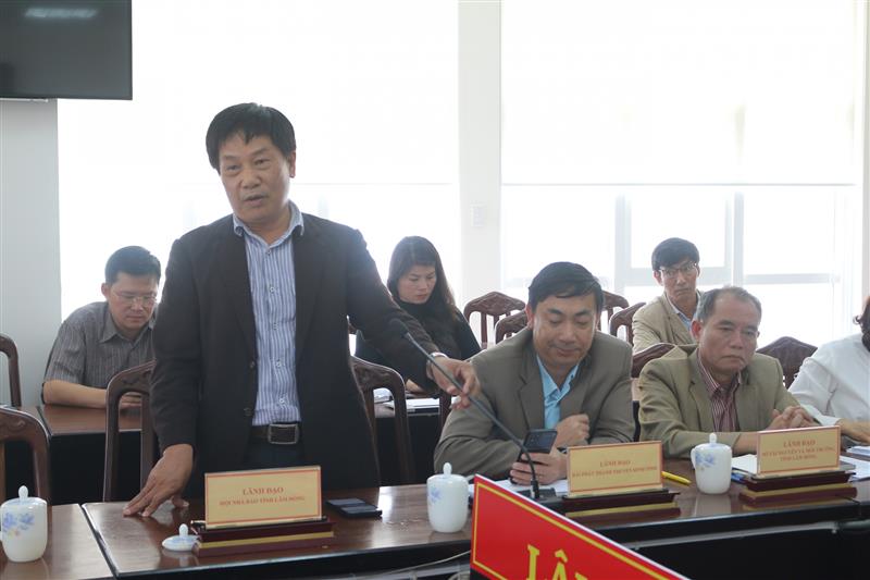 Chủ tịch Hội Nhà báo tỉnh Lâm Đồng Lê Văn Tòa phát biểu tại hội nghị.
