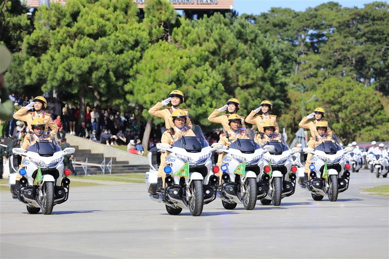 Duyệt đội hình mô tô