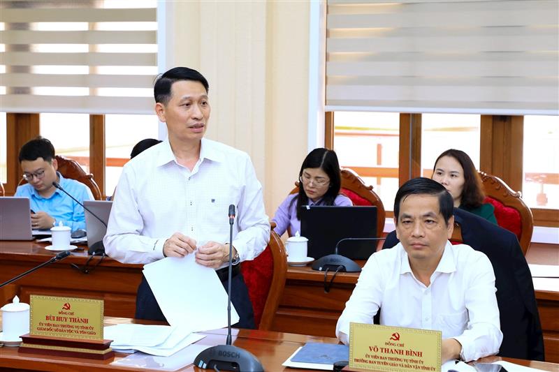 Ủy viên Ban Thường vụ Tỉnh ủy, Giám đốc Sở Dân tộc và Tôn giáo Bùi Huy Thành đề nghị cụ thể hóa một số chỉ tiêu trong Dự thảo văn kiện