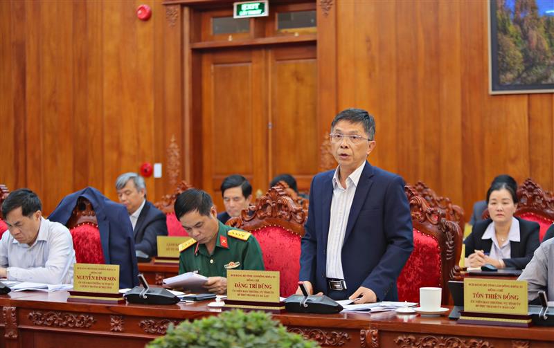 Đồng chí Đặng Trí Dũng - Uỷ viên Ban Thường vụ Tỉnh uỷ, Bí thư Thành uỷ Đà Lạt phát biểu tại buổi làm việc.