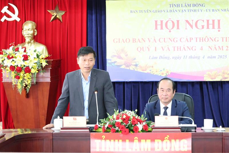 Đồng chí Huỳnh Minh Hải - Phó Trưởng Ban Tuyên giáo và Dân vận Tỉnh ủy kết luận Hội nghị và định hướng thông tin tuyên truyền tháng 5/2025
