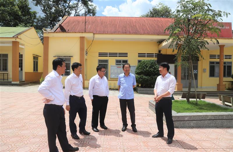 Đồng chí Tôn Thiện Đồng cùng đoàn công tác kiểm tra tại trụ sở UBND xã Lộc Tân, dự kiến sẽ dôi dư sau sáp nhập