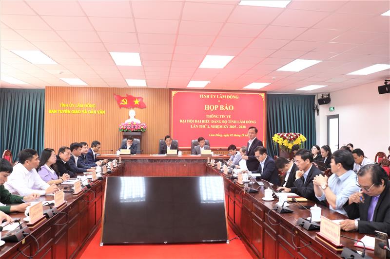 Quang cảnh buổi họp báo thông tin về Đại hội đại biểu Đảng bộ tỉnh Lâm Đồng lần thứ I, nhiệm kỳ 2025-2030