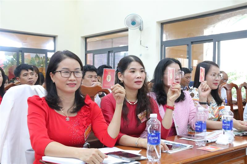Đại hội biểu quyết thông qua các Nghị quyết dự thảo Đại hội Đảng bộ xã Đam Rông 2 lần thứ nhất, nhiệm kỳ 2025 - 2030