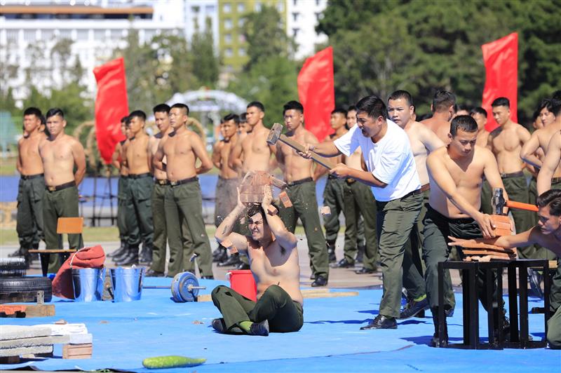 Biểu diễn võ thuật, khí công 