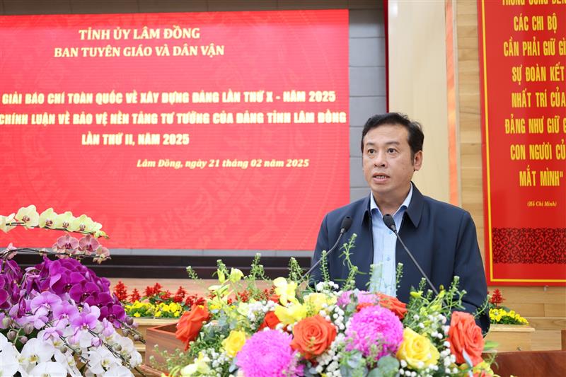 Đồng chí Nguyễn Minh Châu - Trưởng Ban Tuyên giáo và Dân vận Thành ủy Bảo Lộc phát biểu hưởng ứng các cuộc thi, giải báo chí về xây dựng Đảng