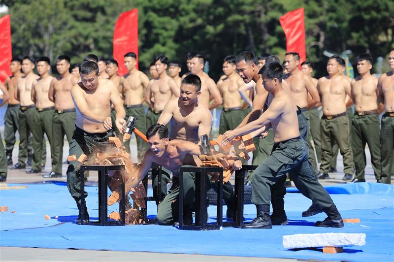 Biểu diễn võ thuật, khí công