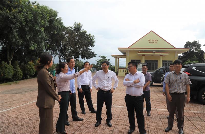 Các đồng chí lãnh đạo tỉnh kiểm tra tại trụ sở hành chính xã Lộc Bắc (huyện Bảo Lâm)