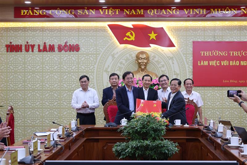 Ban Tuyên giáo và Dân vận Tỉnh ủy Lâm Đồng và Báo Người Lao Động ký kết hợp tác tuyên truyền năm 2025 