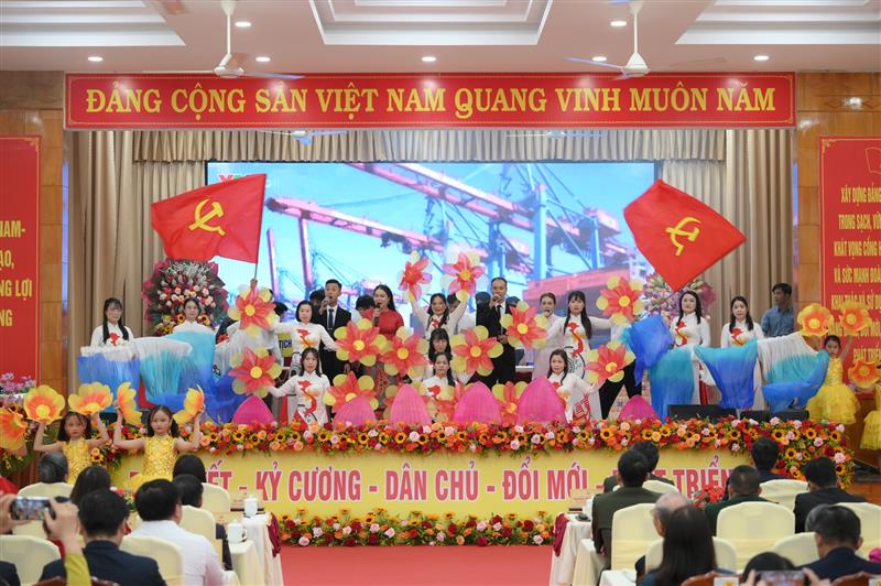 Văn nghệ chào mừng Đại hội