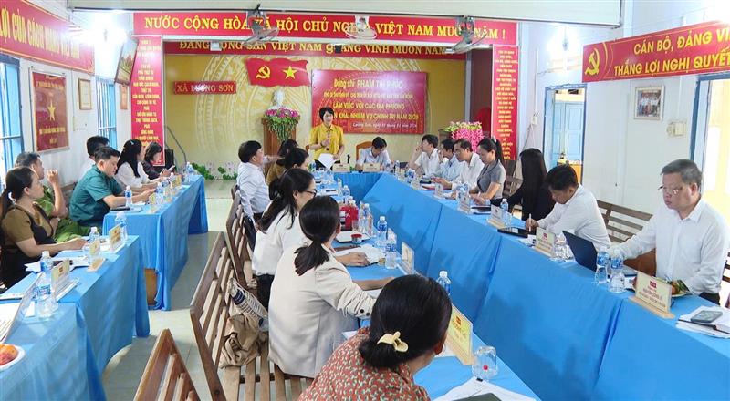 Quang cảnh buổi làm việc