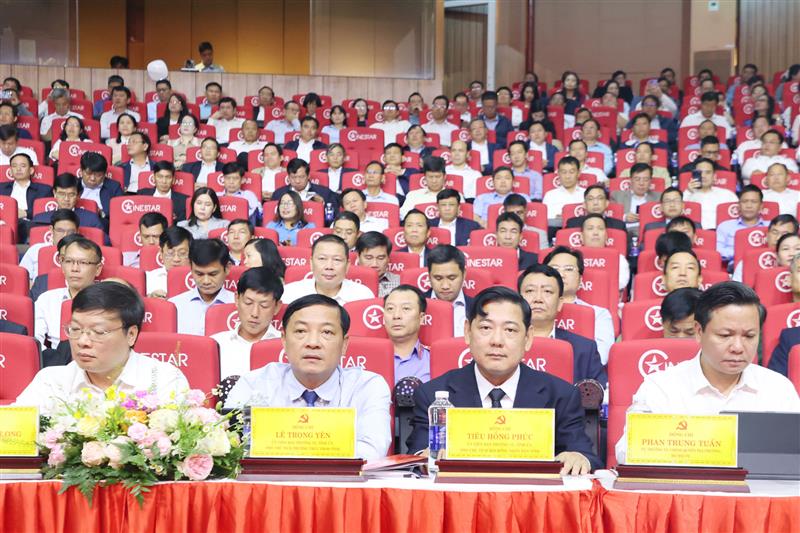 Các đồng chí Ủy viên Ban Thường vụ Tỉnh ủy tham dự hội nghị