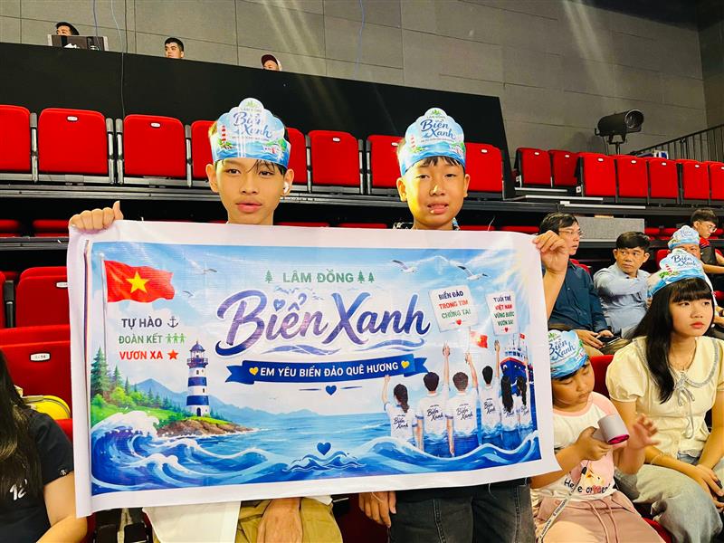 Cổ động viên cho Đội thi Biển xanh Cổ động viên cho Đội thi Biển xanh