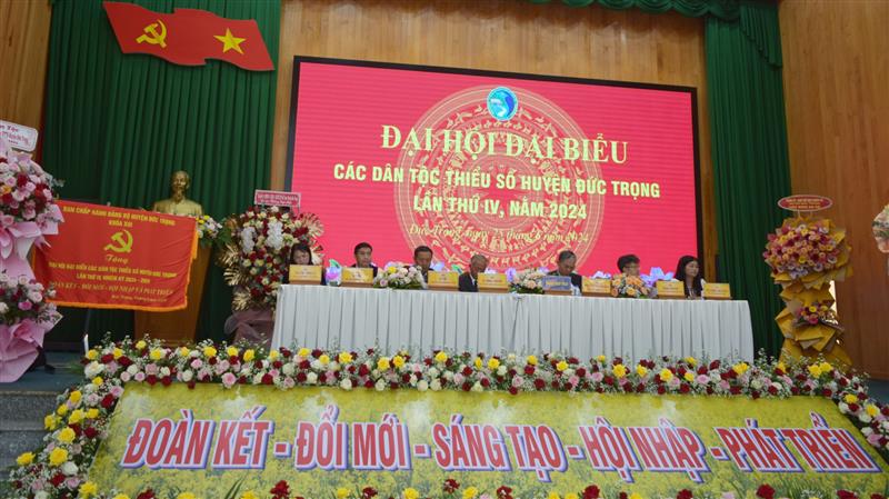 Đoàn Chủ tịch điều hành Đại hội.