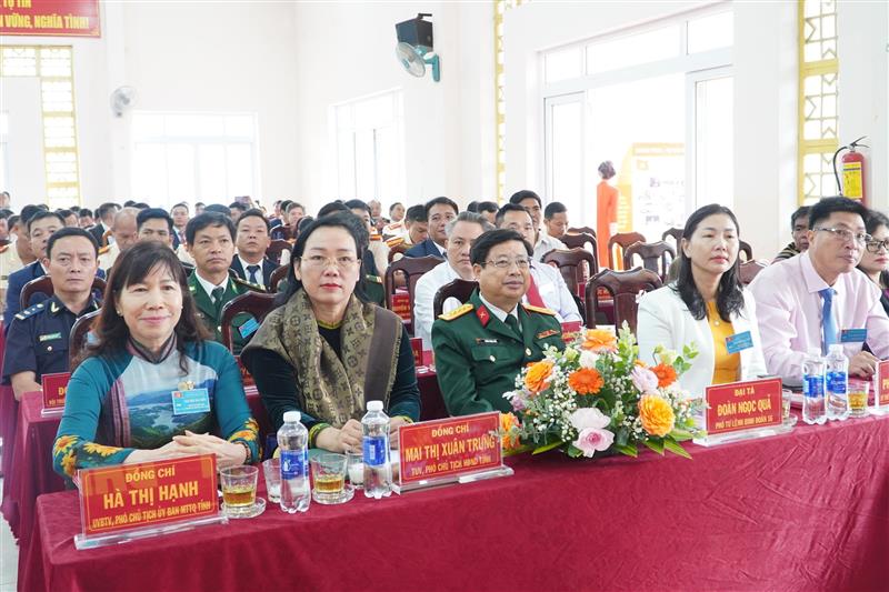 Đồng chí Hà Thị Hạnh, UVBTV Tỉnh ủy, Phó Chủ tịch Ủy ban MTTQ Việt Nam tỉnh Lâm Đồng và các đại biểu tham dự
