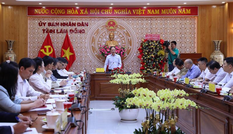 Văn phòng UBND tỉnh hiện có 9 phòng ban chuyên môn và 3 đơn vị sự nghiệp công lập, đang đảm nhiệm vai trò quan trọng trong việc tham mưu, giúp việc lãnh đạo Ủy ban nhân dân tỉnh.