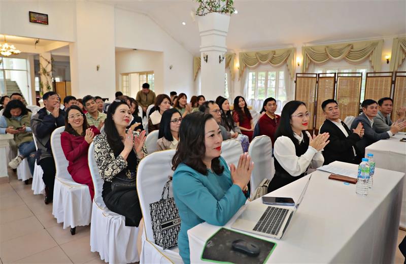 Các nhà báo, phóng viên dự lễ trao giải