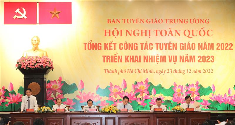 Các đồng chí chủ trì Hội nghị.