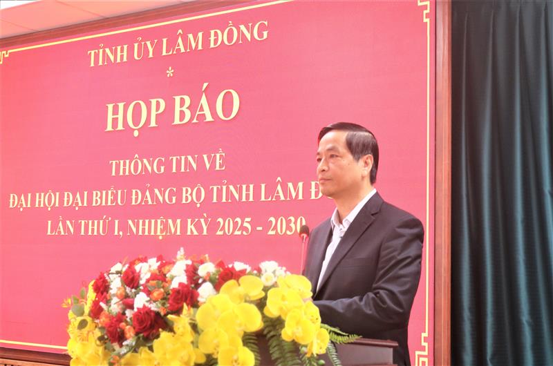 Đồng chí Võ Thanh Bình, Ủy viên Ban Thường vụ Tỉnh ủy, Trưởng Ban Tuyên giáo Dân vân Tỉnh ủy phát biểu khai mạc hội nghị.