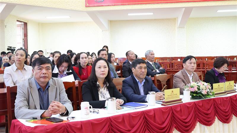 Đồng chí Đặng Đức Hiệp - Ủy viên Ban Thường vụ Tỉnh ủy, Bí thư Thành ủy Đà Lạt và lãnh đạo thành phố Đà Lạt tham dự hội nghị