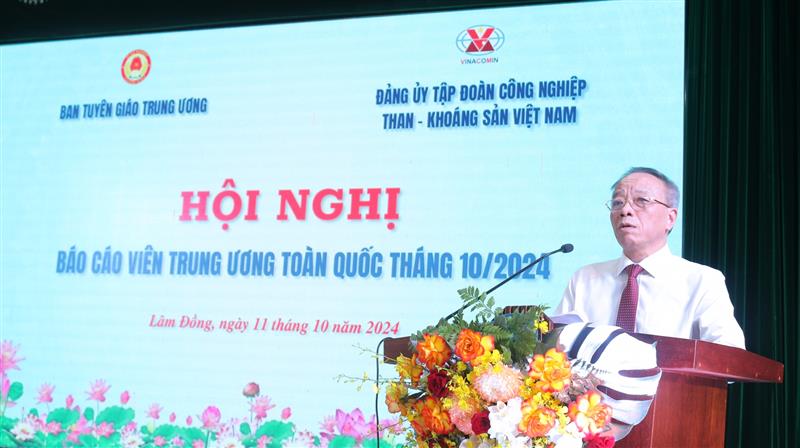 Đồng chí Khuất Minh Thắng – Phó Bí thư Thường trực Đảng ủy Tập đoàn Công nghiệp Than – Khoáng sản Việt Nam phát biểu chào mừng hội nghị