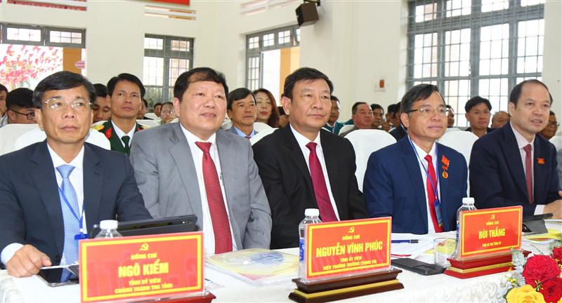 Phó Bí thư Tỉnh ủy Lâm Đồng Bùi Thắng và lãnh đạo các sở, ngành tham dự Đại hội