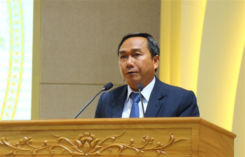 Đồng chí K' Lình - Phó Bí thư Thường trực, Chủ tịch HĐND huyện Bảo Lâm báo cáo kết quả 10 năm thực hiện Chỉ thị 05-CT/TW