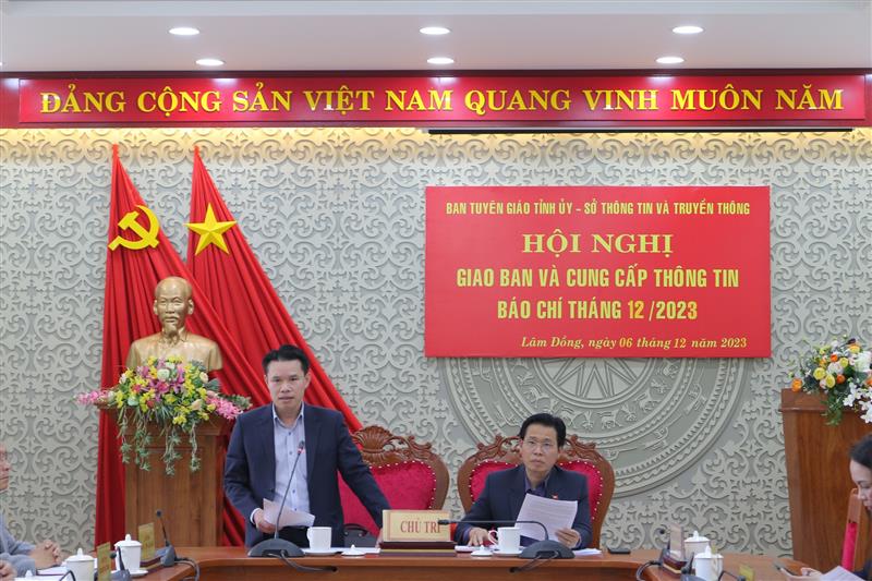 Phó Giám đốc Sở Thông tin và Truyền thông Vương Tôn Kiên thông tin tình hình hoạt động báo chí tháng 11/2023.