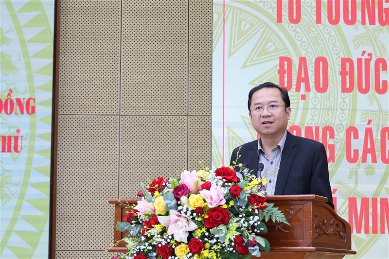 Đồng chí Tôn Thiện Đồng - Ủy viên Ban Thường vụ Tỉnh ủy, Trưởng Ban Tuyên giáo và Dân vận Tỉnh ủy khai mạc hội nghị