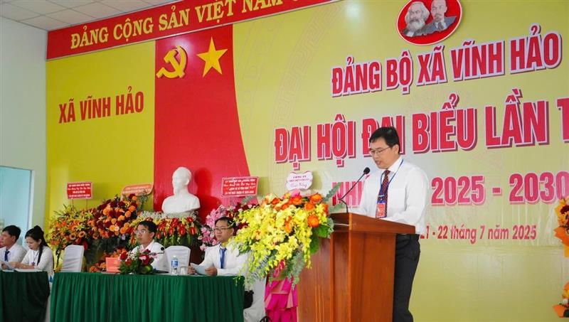 Đồng chí Võ Đức Thuấn - Bí thư Đảng ủy xã Vĩnh Hảo phát biểu khai mạc Đại hội