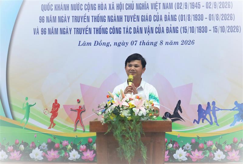Đồng chí Châu Ngọc Lương, Tỉnh ủy viên, Phó Trưởng Ban Thường trực BanTuyên giáo và Dân vận Tỉnh ủy phát biểu khai mạc Hội thi