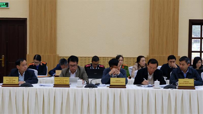 Đại diện lãnh đạo HĐND, UBND tỉnh, Văn phòng Tỉnh uỷ, Văn phòng UBND tỉnh tham dự tiếp công dân