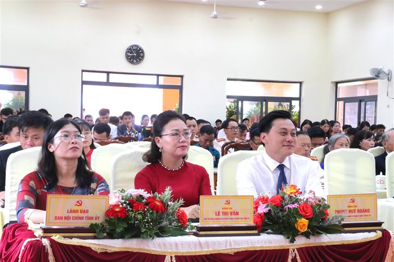 Các đồng chí trong Ban xây dựng Đảng tỉnh Lâm Đồng dự Đại hội