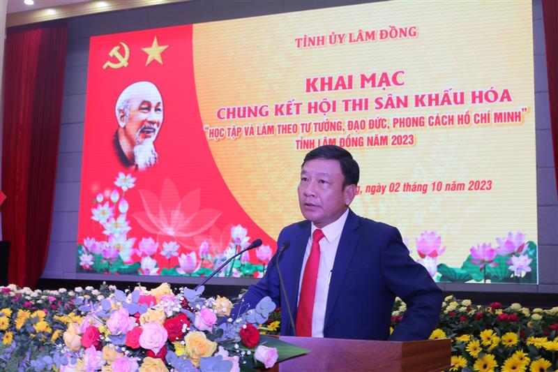 Đồng chí Bùi Thắng - Ủy viên Ban Thường vụ, Trưởng Ban Tuyên giáo Tỉnh ủy, Trưởng Ban Tổ chức Hội thi phát biểu khai mạc.