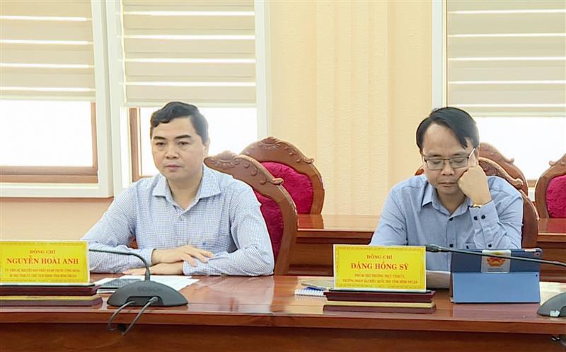 Đồng chí Nguyễn Hoài Anh - Ủy viên dự khuyết Ban Chấp hành Trung ương Đảng, Bí thư Tỉnh uỷ Bình Thuận (trái) và đồng chí Đặng Hồng Sỹ - Phó Bí thư Tỉnh uỷ, Trưởng Đoàn ĐBQH tỉnh Bình Thuận