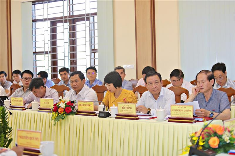 Các đồng chí Ủy viên Ban Thường vụ Tỉnh ủy tham dự buổi làm việc.