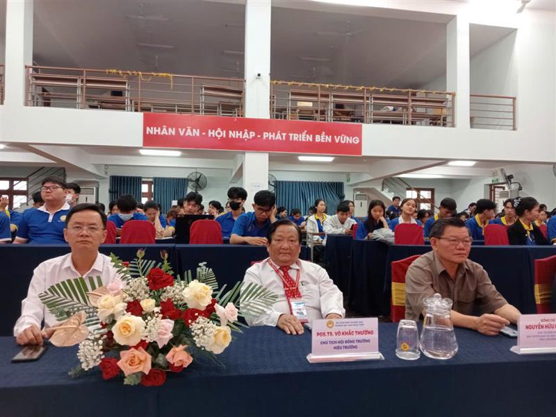 Đại biểu tham dự hội nghị 