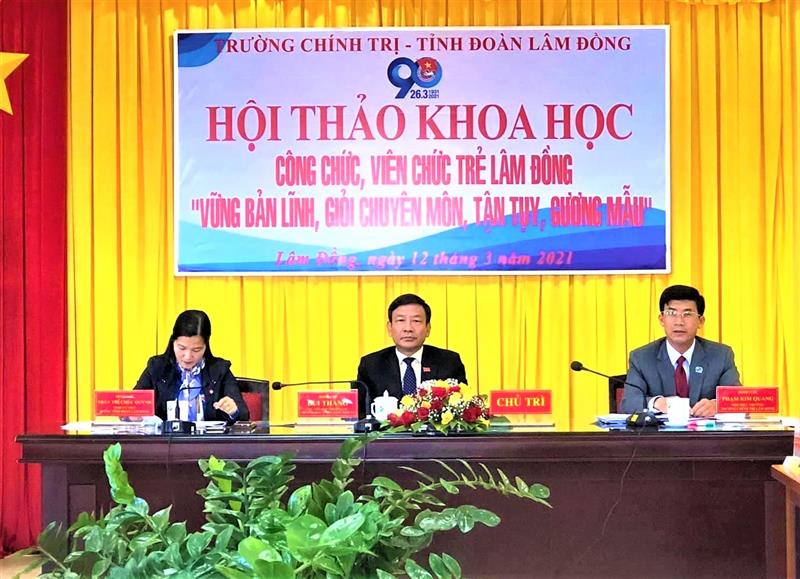 Chủ trì hội thảo