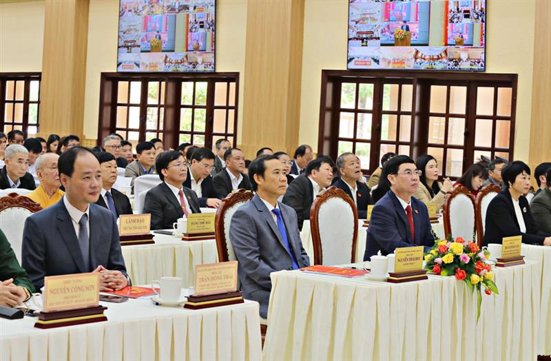 Các đồng chí lãnh đạo tỉnh Lâm Đồng tham dự Lễ phát động.