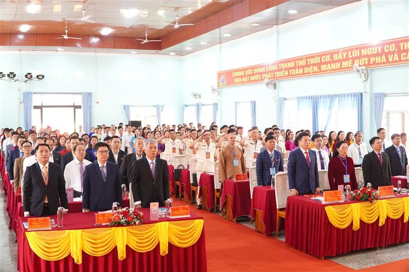 Đại hội tiến hành nghi thức chào cờ