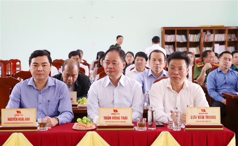 Tham dự Đoàn công tác của Thường trực Tỉnh ủy có các đồng chí: Nguyễn Hoài Anh, Ủy viên Dự khuyết Ban Chấp hành Trung ương Đảng, Phó Bí thư Thường trực Tỉnh ủy; Trần Hồng Thái, Phó Bí thư Tỉnh ủy, Chủ tịch HĐND tỉnh; Lưu Văn Trung, Phó Bí thư Tỉnh ủy