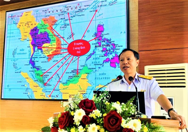 Trung tá Vũ Viết Bằng - Chủ nhiệm Chính trị Lữ đoàn 162 thông tin về tình hình biển, đảo Việt Nam